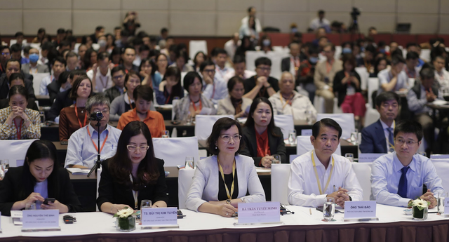 Các đại biểu tham dự diễn đàn